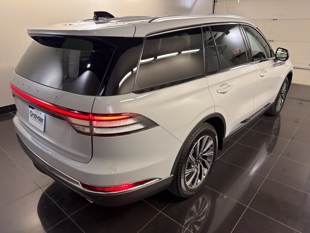 New 2027 Lincoln Aviator AWD image 6
