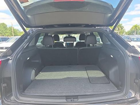 Used 2024 Volkswagen Atlas Cross Sport SE FWD image 5