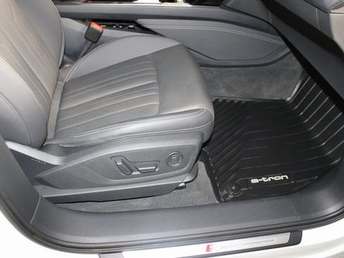 Used 2021 Audi e-tron Premium Plus w/ Premium Plus Package image 11