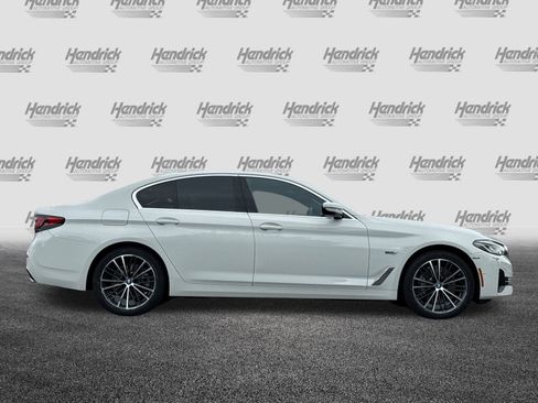 Certified 2023 BMW 530e w/ Premium Package image 3