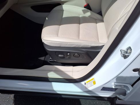 Used 2021 Buick Envision Essence AWD/4WD image 10