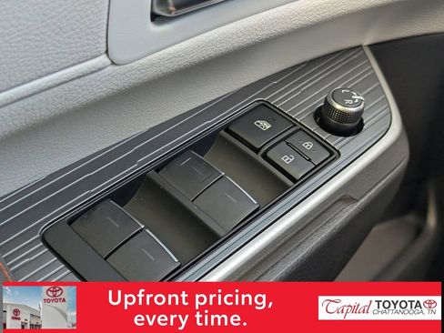 Used 2021 Toyota Sienna XSE FWD image 16
