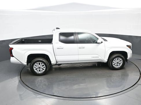 Used 2025 Toyota Tacoma SR5 AWD/4WD image 41