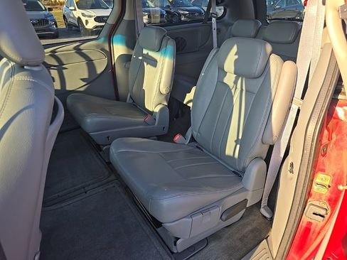 Used 2005 Dodge Grand Caravan SXT w/ Leather Interior Group image 22