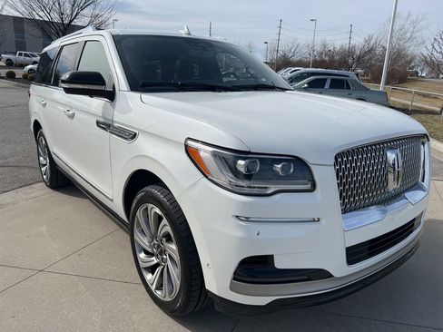 Used 2023 Lincoln Navigator Reserve AWD/4WD image 2