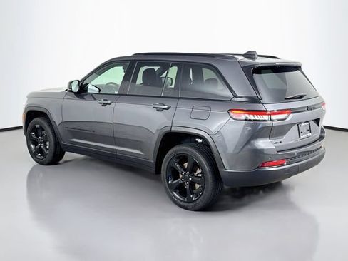 Used 2024 Jeep Grand Cherokee Altitude AWD/4WD image 10