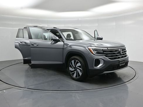 Used 2025 Volkswagen Atlas SEL image 34