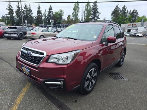 Used 2017 Subaru Forester 2.5i Premium AWD/4WD image 3