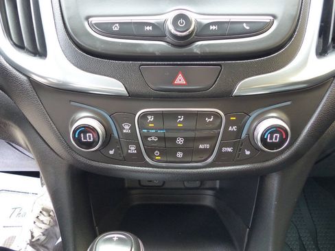Used 2018 Chevrolet Equinox LT FWD image 31