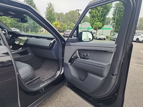 Used 2025 Land Rover Range Rover Sport SE AWD/4WD image 19