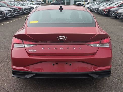 Certified 2023 Hyundai Elantra SEL w/ Convenience Package FWD image 4