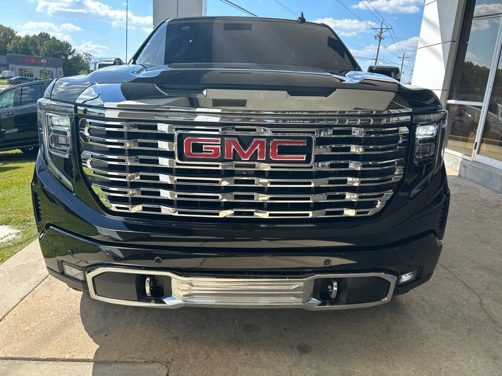 Used 2024 GMC Sierra 1500 Denali AWD/4WD image 3