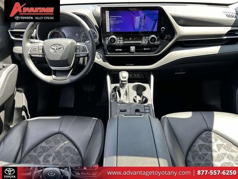 Certified 2024 Toyota Highlander XLE AWD/4WD image 19
