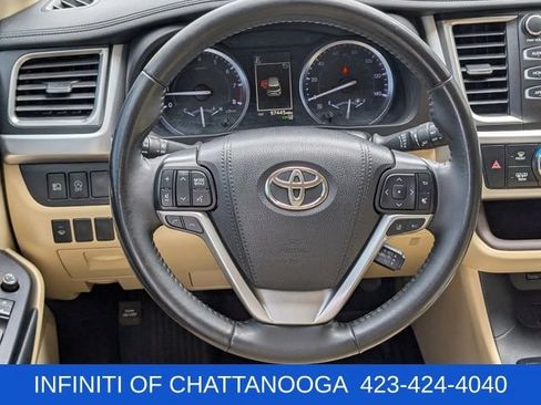 Used 2019 Toyota Highlander XLE AWD/4WD image 23