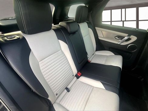 Used 2023 Land Rover Discovery Sport SE R-Dynamic image 28