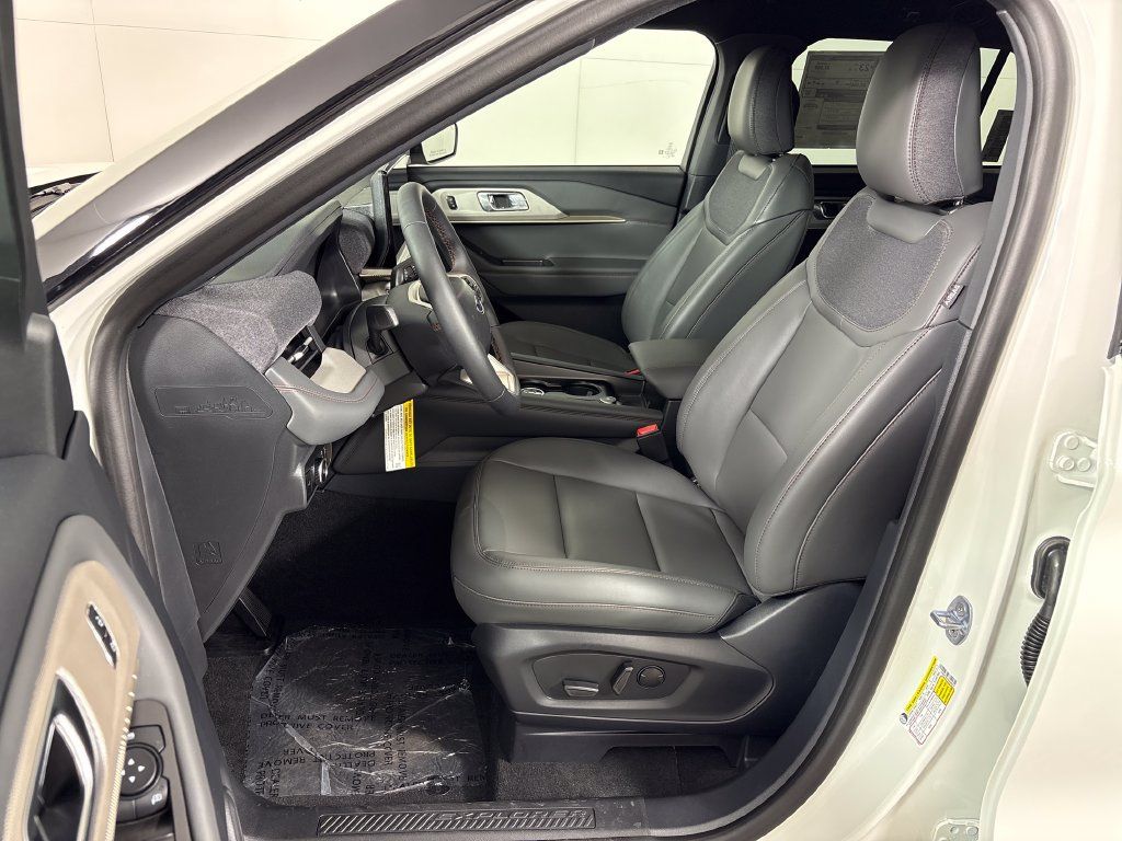 New 2027 Ford Explorer Active w/ Active Comfort Package RWD image 28