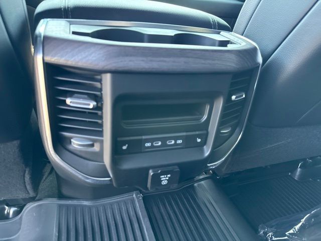 New 2026 RAM 2500 Laramie AWD/4WD image 21
