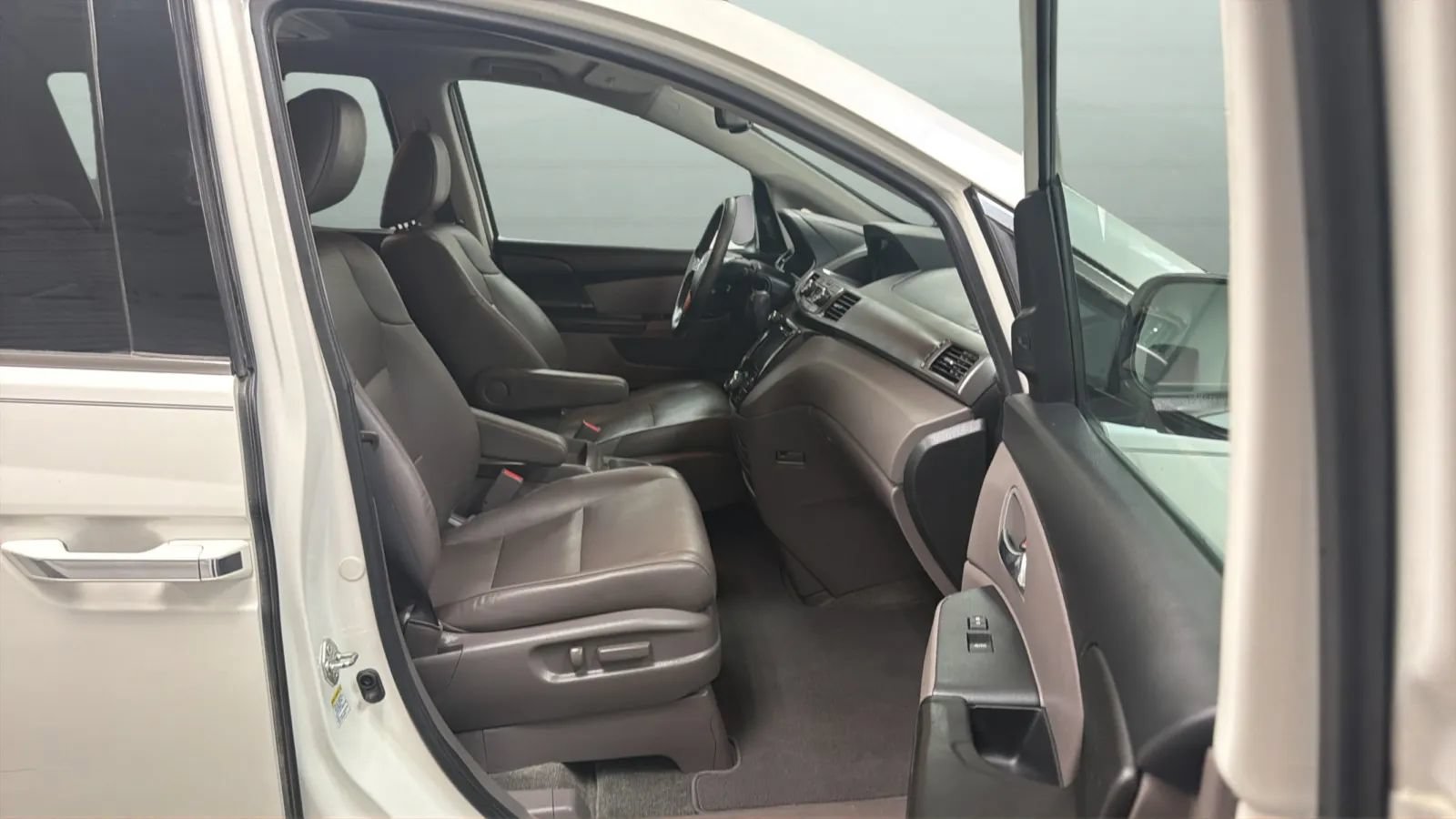 Used 2015 Honda Odyssey Touring Elite image 22