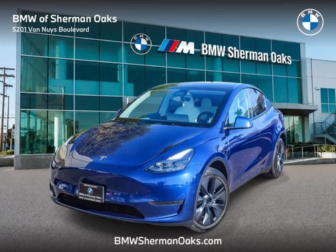 Used 2025 Tesla Model Y Long Range RWD image 1