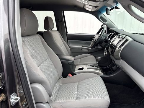 Used 2014 Toyota Tacoma PreRunner w/ SR5 Package image 28