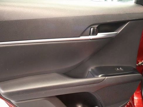 Used 2018 Toyota Camry XLE image 28