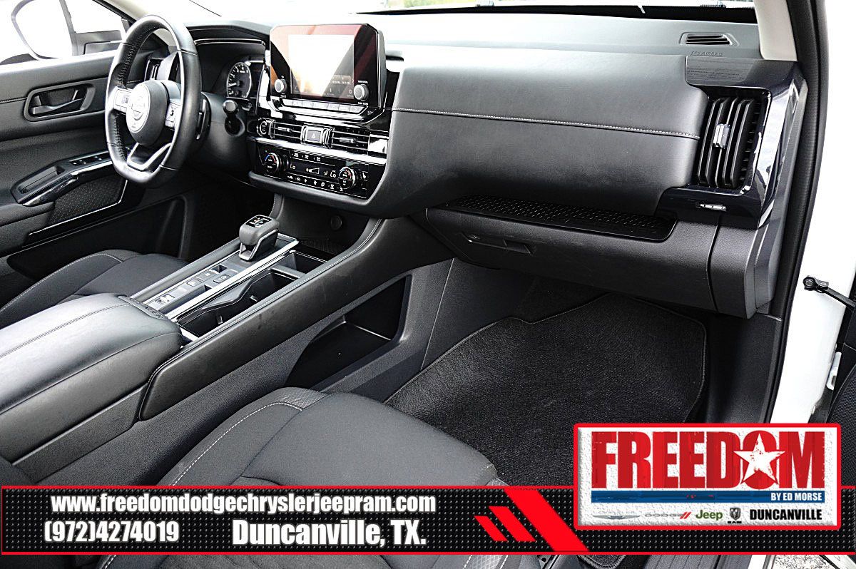 Used 2024 Nissan Pathfinder SV FWD image 12