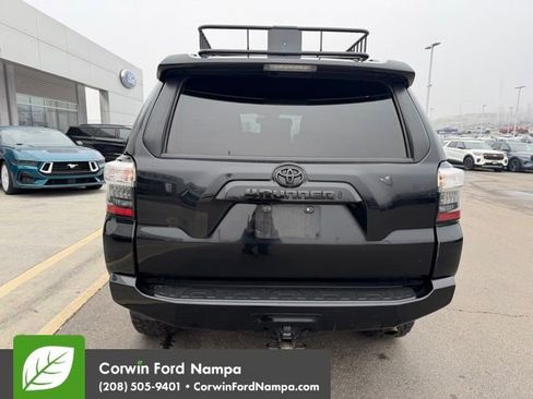 Used 2023 Toyota 4Runner SR5 Premium image 5