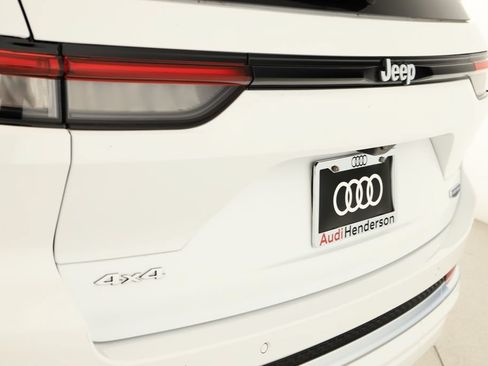 Used 2024 Jeep Grand Cherokee Summit AWD/4WD image 31