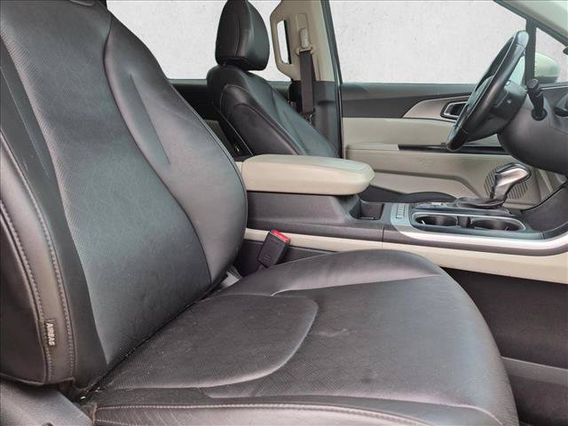 Used 2022 Kia Carnival LX FWD image 21