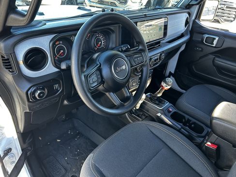 Used 2025 Jeep Wrangler Sport image 17