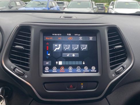 Used 2022 Jeep Cherokee Latitude AWD/4WD image 19