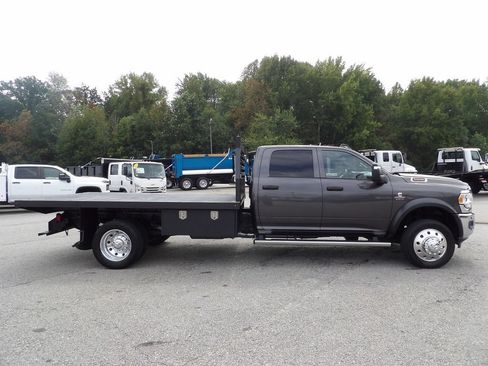 Used 2023 RAM 5500 Tradesman w/ Chrome Appearance Group AWD/4WD image 9