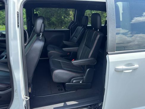Used 2019 Dodge Grand Caravan GT FWD image 13
