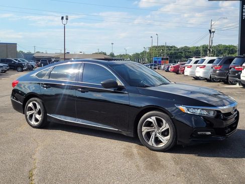 Used 2018 Honda Accord EX image 3