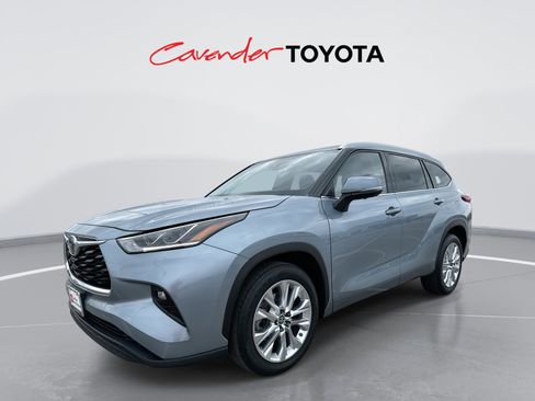Used 2023 Toyota Highlander Limited image 1