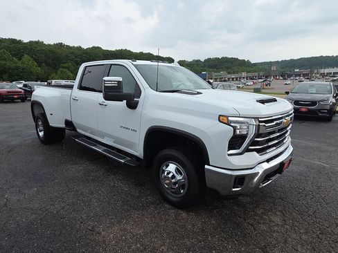 New 2026 Chevrolet Silverado 3500 LTZ w/ LTZ Convenience Package AWD/4WD image 2