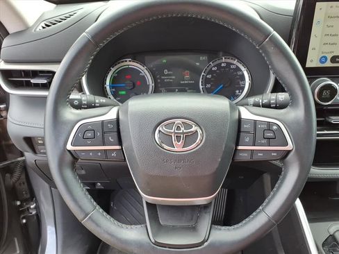 Used 2023 Toyota Highlander XLE AWD/4WD image 23