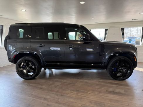 Used 2024 Land Rover Defender 110 X-Dynamic SE image 4