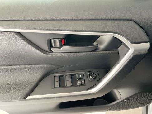 Used 2022 Toyota RAV4 LE image 13