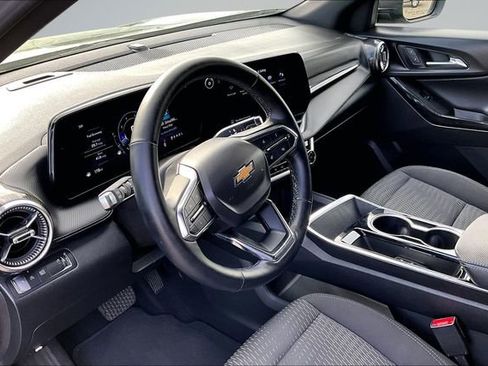 Used 2025 Chevrolet Equinox LT image 17