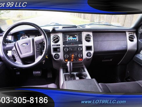 Used 2017 Ford Expedition XLT image 2