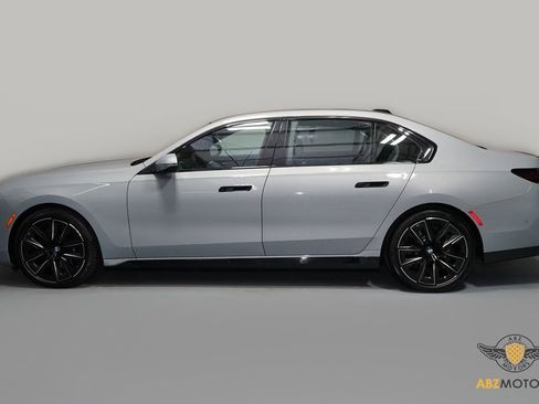 Used 2023 BMW 760i xDrive image 5