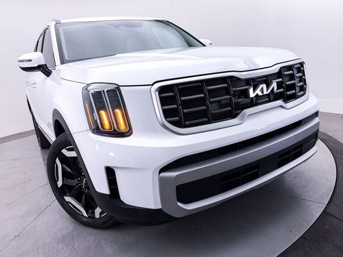 Certified 2024 Kia Telluride S w/ S Sunroof Package FWD image 24