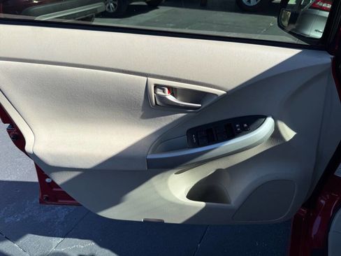 Used 2013 Toyota Prius image 8