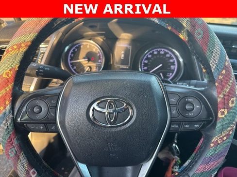 Used 2020 Toyota Camry SE image 6