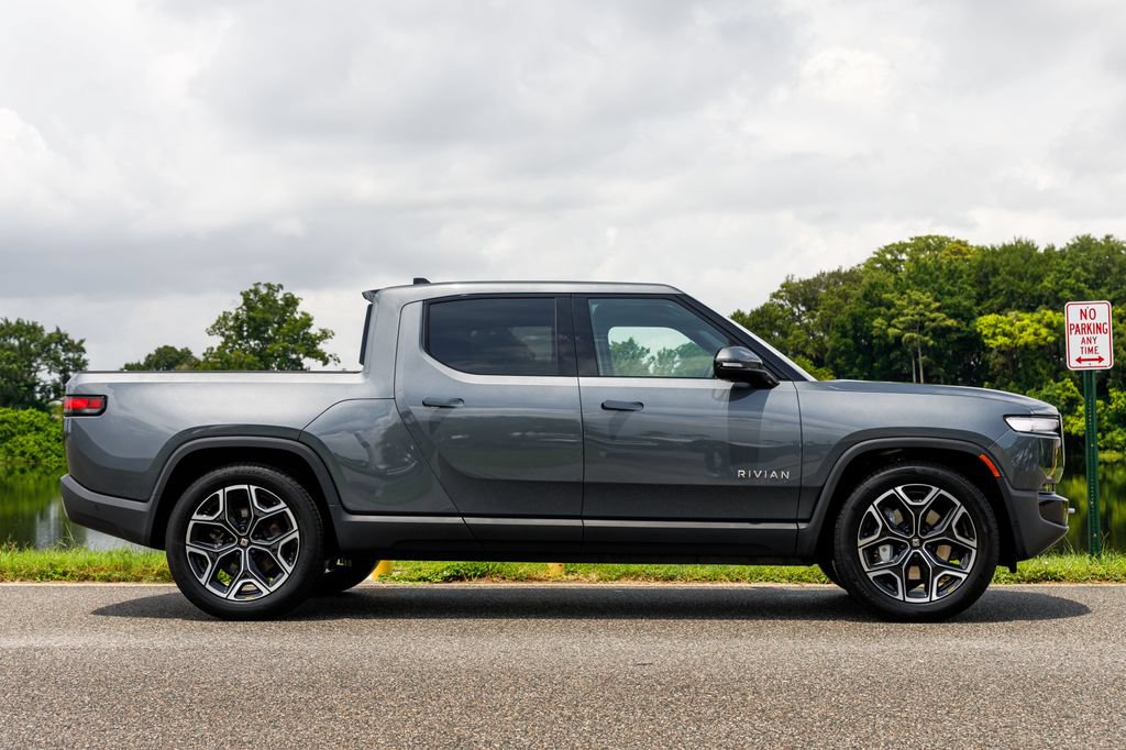 Used 2025 Rivian R1T Adventure Dual AWD/4WD image 2