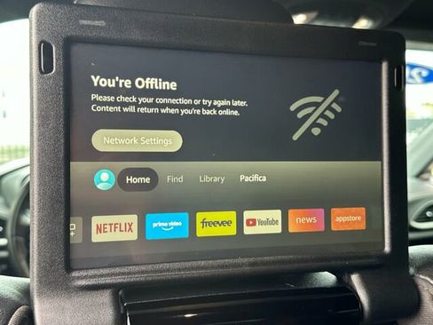Used 2022 Chrysler Pacifica Touring-L w/ Uconnect Theater Family Group FWD image 17