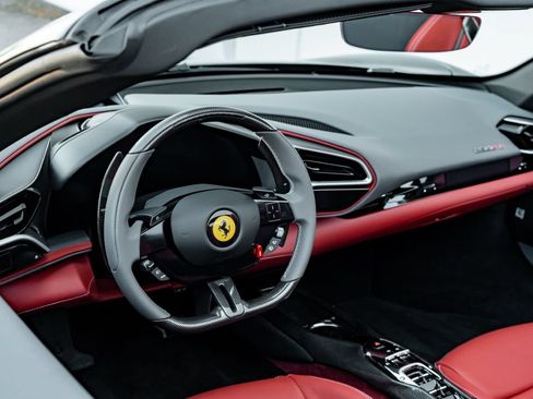 Used 2023 Ferrari 296 GTS RWD image 28