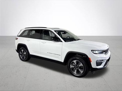Certified 2023 Jeep Grand Cherokee 4WD 4xe w/ Luxury Tech Group II image 5