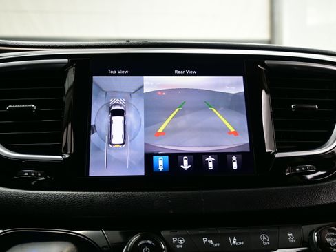 Used 2018 Chrysler Pacifica Touring-L Plus w/ Advanced Safetytec Group FWD image 19